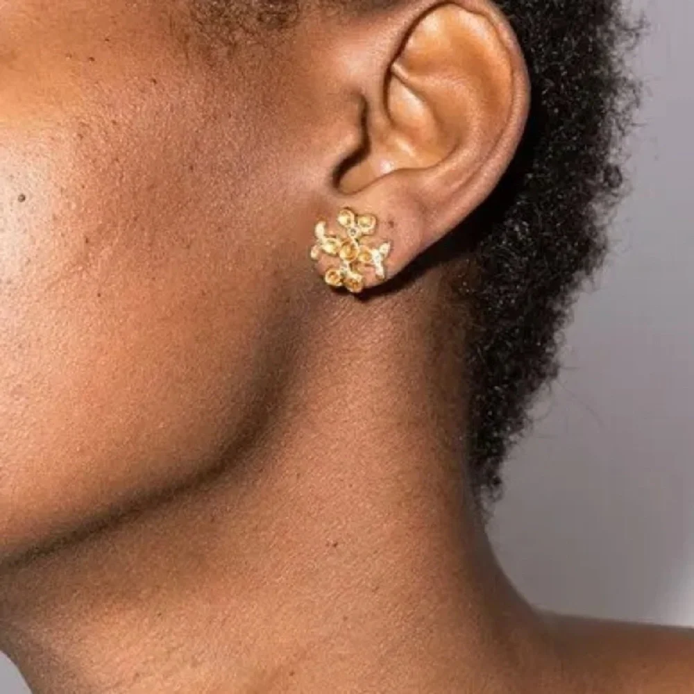 Designers Brands For Customers That Love To Wear Casual and Elegant Accessories